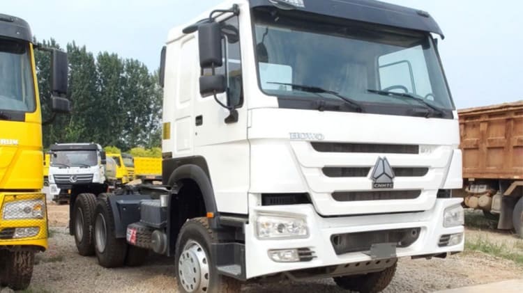 Used Howo Tractor Truck 371 for Sale in Angola