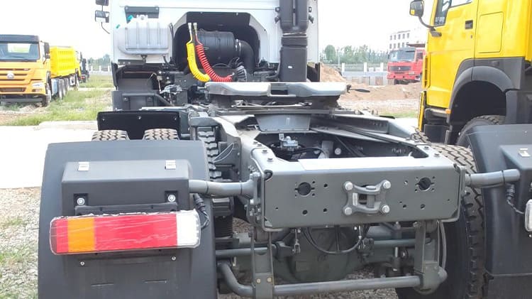 Used Howo Tractor Truck 371 for Sale in Angola