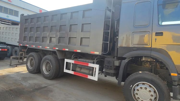 Used Howo 6x4 Dump Truck for Sale in Ghana