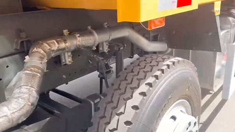 Sinotruk Howo 380 Used Tri Axle Dump Trucks for Sale in Kenya