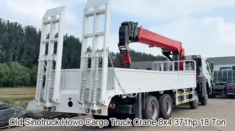 Old Sinotruck Howo 8x4 Cargo Truck Crane 18 Ton Boom Truck for Sale
