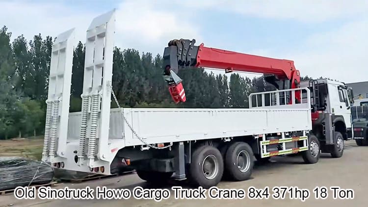 Old Sinotruck Howo 8x4 Cargo Truck Crane 18 Ton Boom Truck for Sale