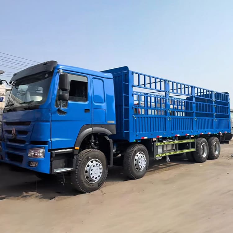 Used Sinotruk Howo 8x4 Cargo Truck Fence 375hp