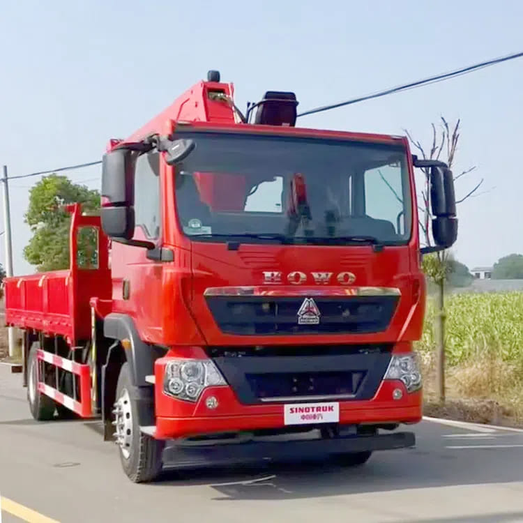 Used Howo 4x2 Heavy Duty Truck Crane 8 Ton Boom Truck