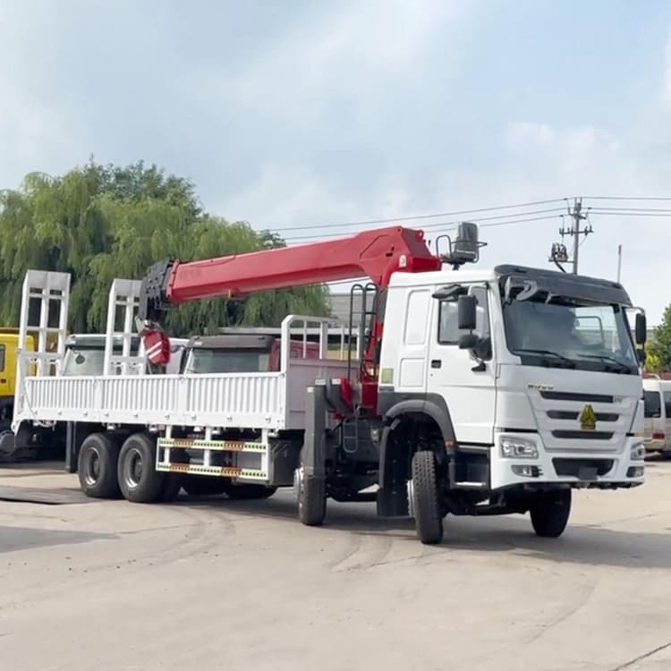 Sinotruk Howo 8x4 Used Cargo Crane Truck 15 Ton 371hp