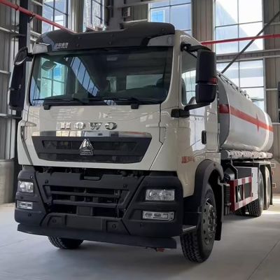 Used Howo 10 Wheeler Capacity Fuel Tank Truck