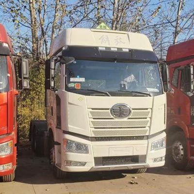 Old Faw J6P Tractor Head 6x4 China LNG Trucks